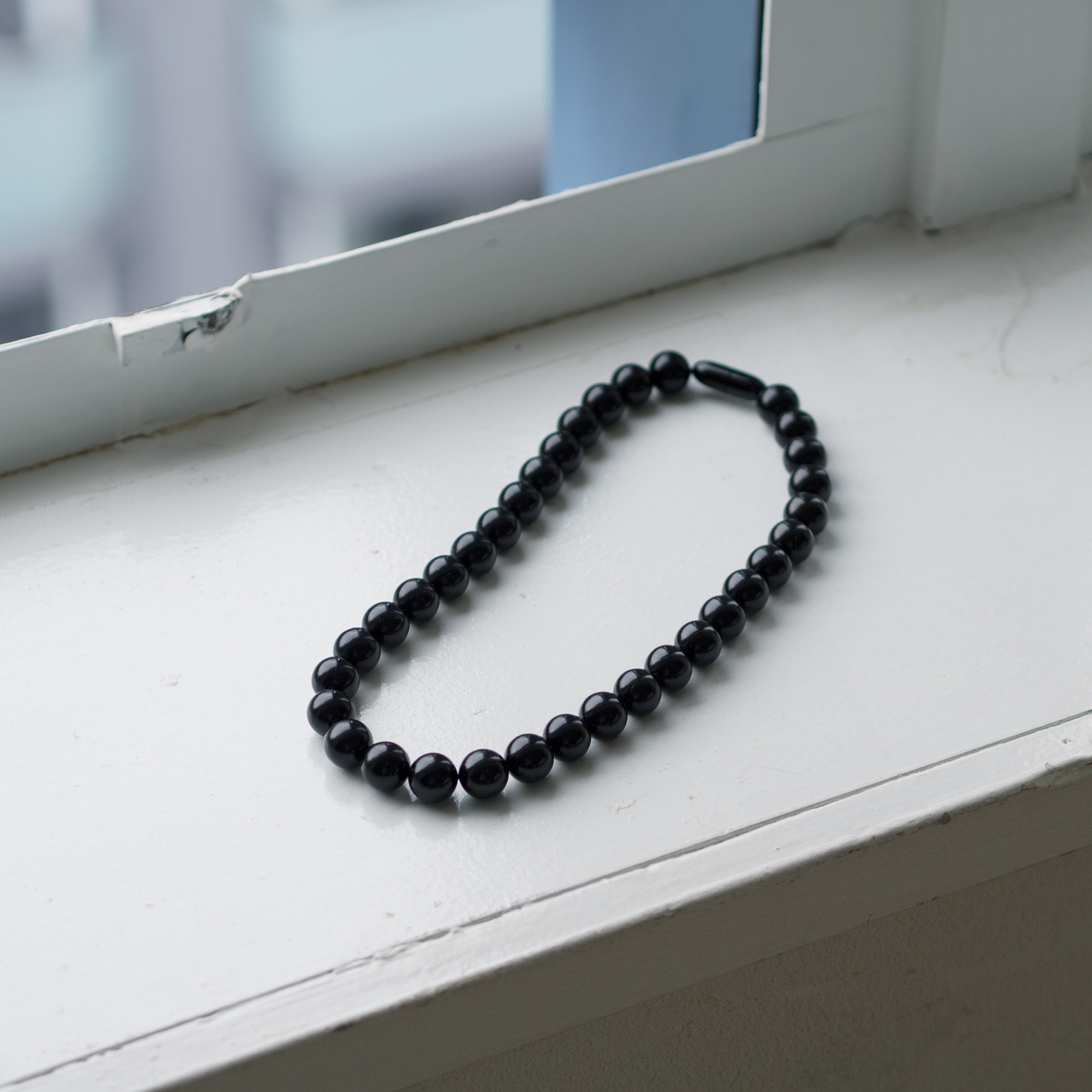 深みのある黒い輝き「ジェット」
